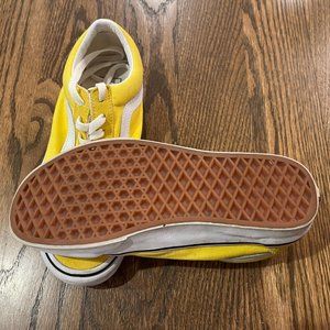 Womens 7.5/Mens 6 Yellow/Gold Vans